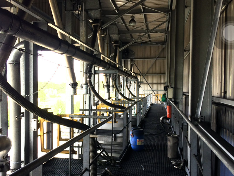 Trap met bordes rond filters West Vlaanderen 3